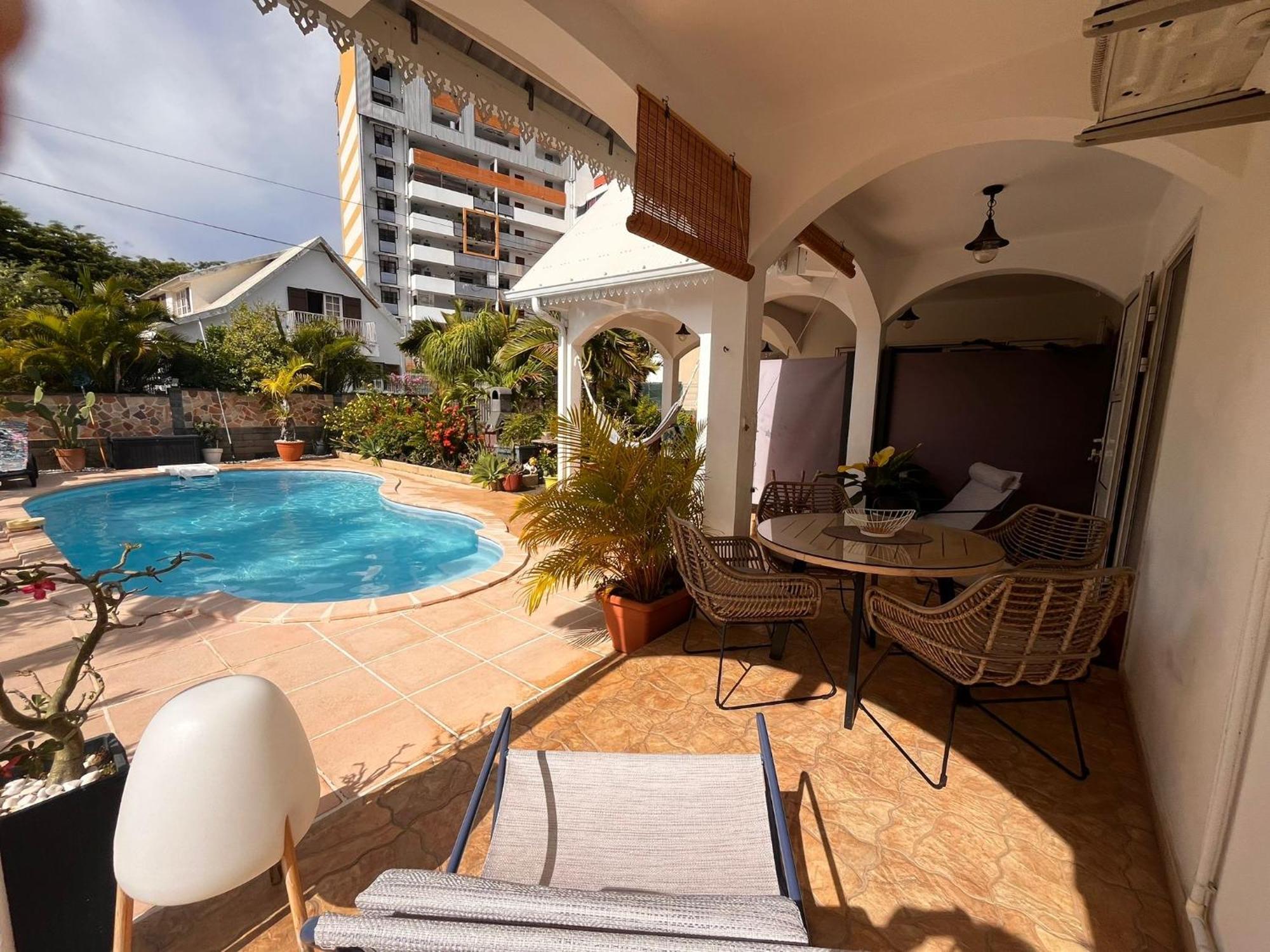 Studio Cosy Avec Piscine Dans Une Villa Saint-Denis Esterno foto